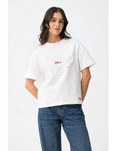 CAMISETA-BLANCA-CORAZÓN-BORDADO-AL-TONO-AMORE-AURA-TIFFOSI