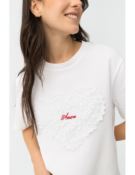 CAMISETA-BLANCA-CORAZÓN-BORDADO-AL-TONO-AMORE-AURA-TIFFOSI