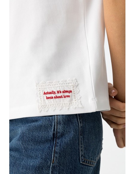 CAMISETA-BLANCA-CORAZÓN-BORDADO-AL-TONO-AMORE-AURA-TIFFOSI