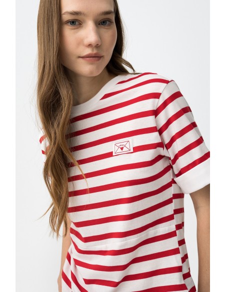CAMISETA-RAYAS-BLANCAS-ROJAS-MANGA-CORTA-LAZO-LATERAL-TRABILLA-CUELLO-REDONDO-AMORA-TIFFOSI