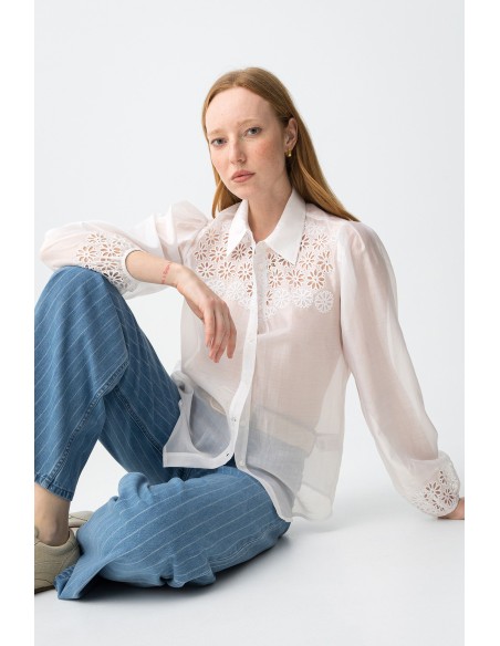 CAMISA-BLANCA-BORDADOS-FLORES-PECHO-PUÑOS-NAPOLINA-TIFFOSI