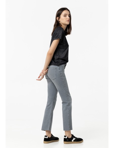 VAQUEROS-GRISES-MEGAN-CROPPED-CINCO-BOLSILLOS-LIGERA-CAMPANA-DESFLECADOS TIFFOSI