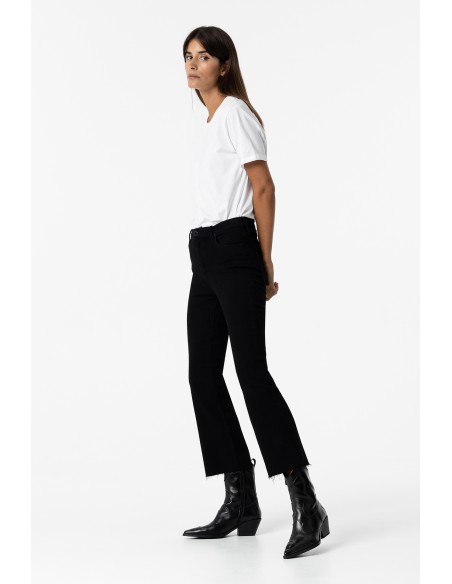 JEANS-NEGROS-CAPRI-MEGAN-CINCO-BOLSILLOS-LIGERA-CAMPANA-BAJO-DESHILACHADO-TIFFOSI