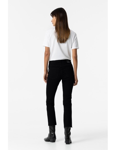 JEANS-NEGROS-CAPRI-MEGAN-CINCO-BOLSILLOS-LIGERA-CAMPANA-BAJO-DESHILACHADO-TIFFOSI