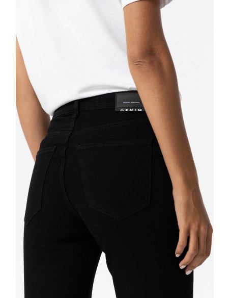 JEANS-NEGROS-CAPRI-MEGAN-CINCO-BOLSILLOS-LIGERA-CAMPANA-BAJO-DESHILACHADO-TIFFOSI