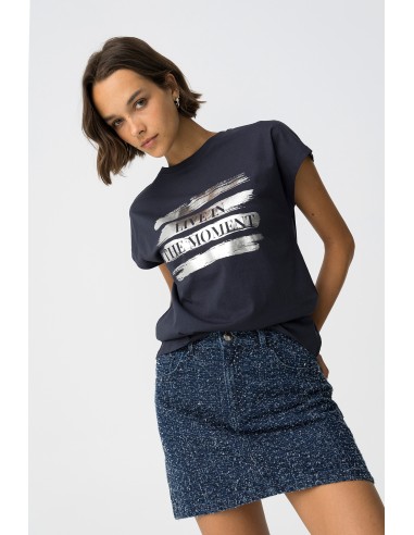 CAMISETA-AZUL-MARINO-ESTAMPADO-METALIZADO-FRASE-MANGAS-SISA-MADRID-TIFFOSI