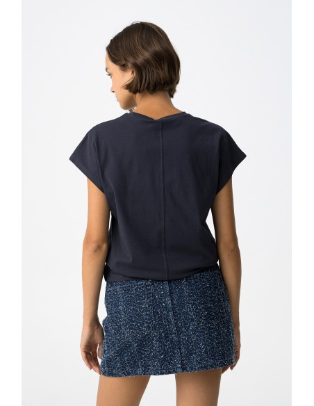 CAMISETA-AZUL-MARINO-ESTAMPADO-METALIZADO-FRASE-MANGAS-SISA-MADRID-TIFFOSI