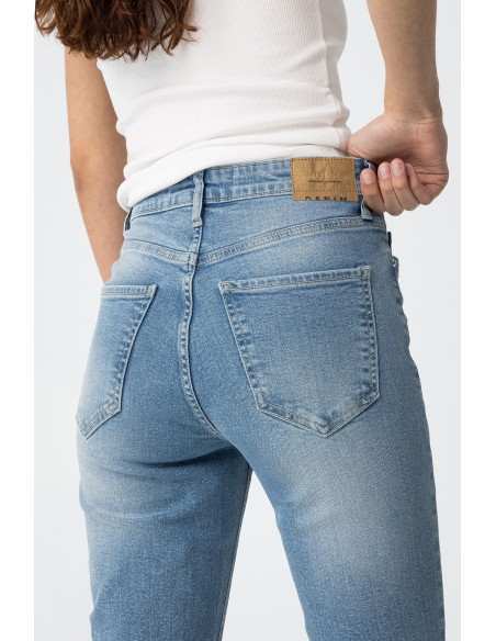 VAQUEROS-AZUL-CLARO-MEGAN-CROPPED-FLARE-TIFFOSI