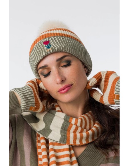 GORRO-PUNTO-RAYAS-POMPÓN-BORDADO-ANEKKE