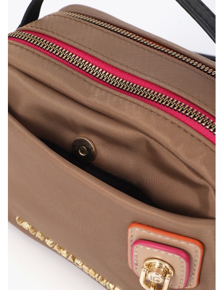 BANDOLERA-NYLON-CHARM-DOS-COMPARTIMENTOS-ASA-MANO-ASA-BANDOLERA-REGULABLE-MARRÓN-TAUPE-LOLA-CASADEMUNT