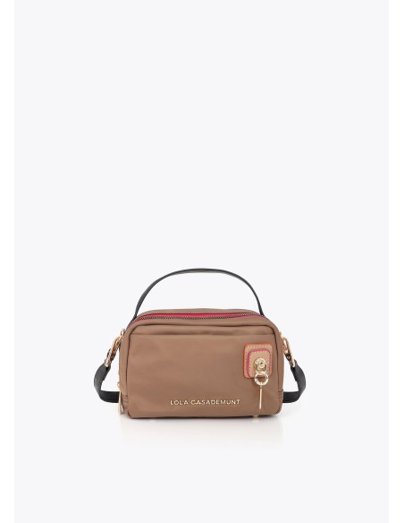 BANDOLERA-NYLON-CHARM-DOS-COMPARTIMENTOS-ASA-MANO-ASA-BANDOLERA-REGULABLE-MARRÓN-TAUPE-LOLA-CASADEMUNT