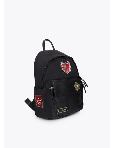 MOCHILA-NYLON-NEGRO-PARCHES-MÚLTIPLES COMPARTIMENTOS-ASA-MANO-LOLA-CASADEMUNT