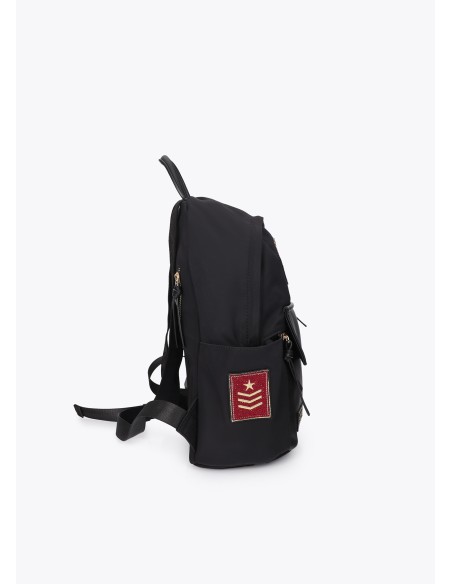 MOCHILA-NYLON-NEGRO-PARCHES-MÚLTIPLES COMPARTIMENTOS-ASA-MANO-LOLA-CASADEMUNT