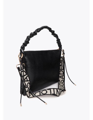 FUNDA-PORTATIL-TABLET-EFECTO-PIEL-NEGRA-ASA-MANO-ASA-BANDOLERA-LOLA-CASADEMUNT