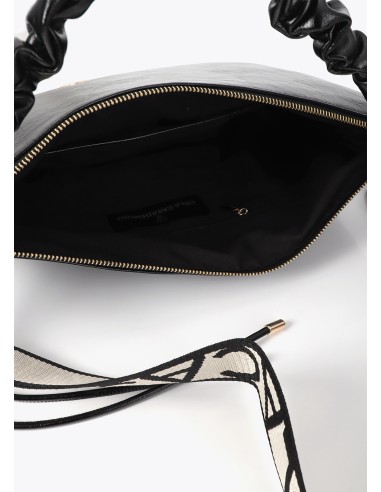 FUNDA-PORTATIL-TABLET-EFECTO-PIEL-NEGRA-ASA-MANO-ASA-BANDOLERA-LOLA-CASADEMUNT