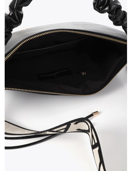 FUNDA-PORTATIL-TABLET-EFECTO-PIEL-NEGRA-ASA-MANO-ASA-BANDOLERA-LOLA-CASADEMUNT