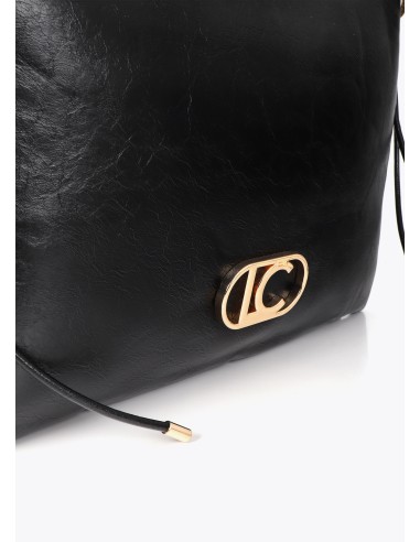 FUNDA-PORTATIL-TABLET-EFECTO-PIEL-NEGRA-ASA-MANO-ASA-BANDOLERA-LOLA-CASADEMUNT