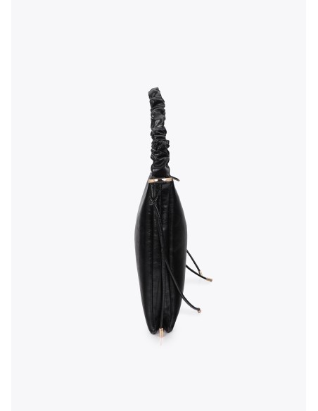 FUNDA-PORTATIL-TABLET-EFECTO-PIEL-NEGRA-ASA-MANO-ASA-BANDOLERA-LOLA-CASADEMUNT