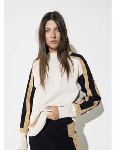 JERSEY-TRICOLOR-NEGRO-MARRÓN-CRUDO-CUELLO-CISNE-TACHUELAS-LOLA-CASADEMUNT