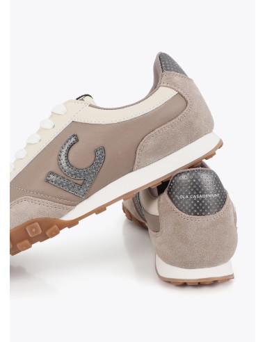 ZAPATILLAS-DIFERENTES-MATERIALES-GRS-PARDO-DETALLES-PIEL-LOLA-CASADEMUNT