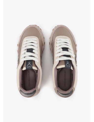 ZAPATILLAS-DIFERENTES-MATERIALES-GRS-PARDO-DETALLES-PIEL-LOLA-CASADEMUNT
