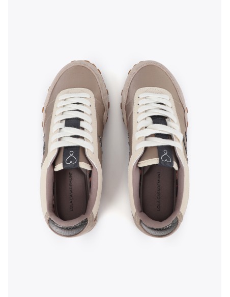 ZAPATILLAS-DIFERENTES-MATERIALES-GRS-PARDO-DETALLES-PIEL-LOLA-CASADEMUNT