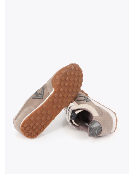 ZAPATILLAS-DIFERENTES-MATERIALES-GRS-PARDO-DETALLES-PIEL-LOLA-CASADEMUNT
