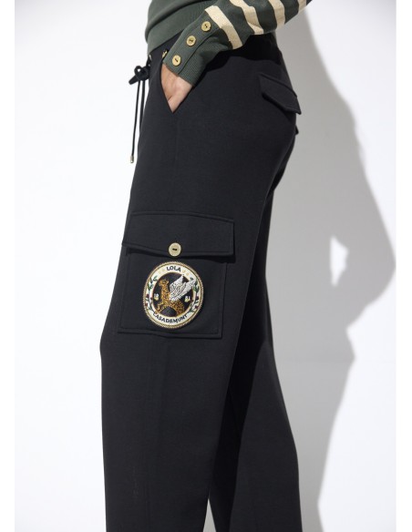 PANTALÓN-NEGRO-CARGO-CORDONES-CINTURA-PARCHE-AVIADOR-LOLA-CASADEMUNT