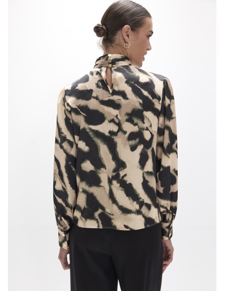 BLUSA-PRINT-MÁRMOL-CIERRE-ABOTONADO-CUELLO-LOLA-CASADEMUNT