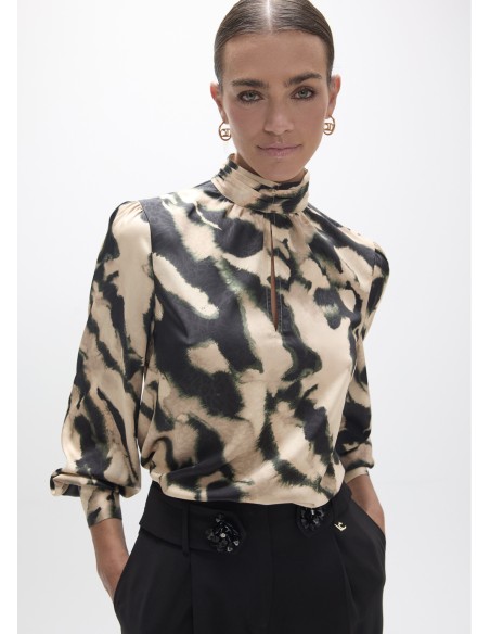 BLUSA-PRINT-MÁRMOL-CIERRE-ABOTONADO-CUELLO-LOLA-CASADEMUNT