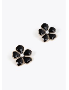 PENDIENTES-BOTÓN-FLOR-LACADA-NEGRA-DETALLE-CENTRO-LOLA-CASADEMUNT