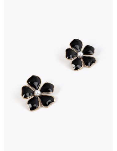 PENDIENTES-BOTÓN-FLOR-LACADA-NEGRA-DETALLE-CENTRO-LOLA-CASADEMUNT