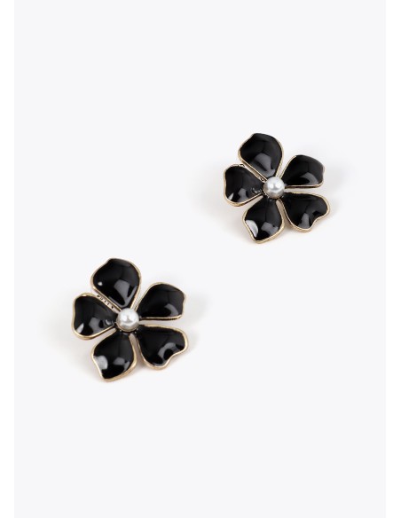 PENDIENTES-BOTÓN-FLOR-LACADA-NEGRA-DETALLE-CENTRO-LOLA-CASADEMUNT