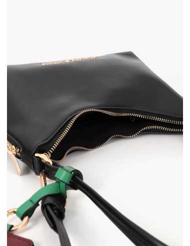 BOLSO-BANDOLERA-EFECTO-PIEL-NEGRA-ASA-HOMBRO-ASA-BANDOLERA-DETALLE-COLGANTE-LOGOTIPADO-LOLA-CASADEMUNT
