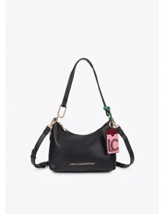 BOLSO-BANDOLERA-EFECTO-PIEL-NEGRA-ASA-HOMBRO-ASA-BANDOLERA-DETALLE-COLGANTE-LOGOTIPADO-LOLA-CASADEMUNT 2