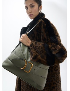 BOLSO-HOBO-CINTURÓN-HEBILLA-DORADA-ASA-REGULABLE-NOMBRE-FIRMA-FRONTAL-LOLA-CASADEMUNT