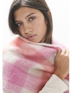 BUFANDA-MULTI-CUADROS-FLECOS-ROSA-NARANJA-CRUDO-LOLA-CASADEMUNT