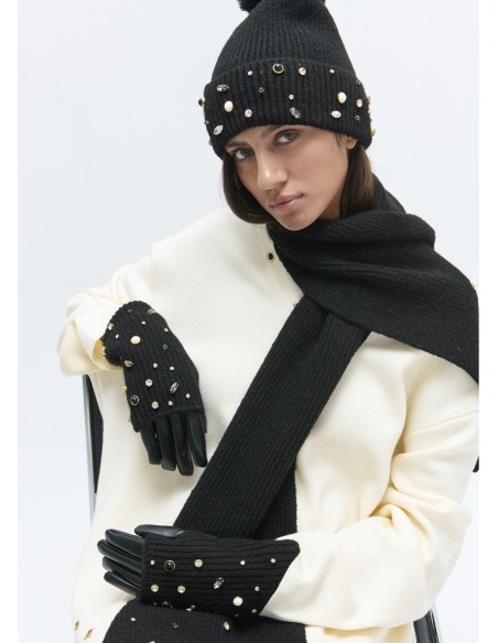 GORRO-PUNTO-PERLAS-CRISTALES-POMPÓN-LOLA-CASADEMUNT