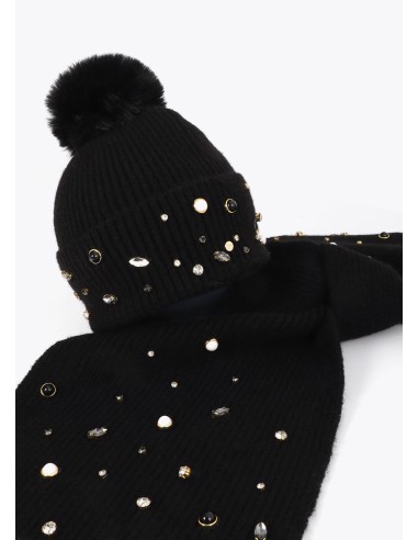 GORRO-PUNTO-PERLAS-CRISTALES-POMPÓN-LOLA-CASADEMUNT