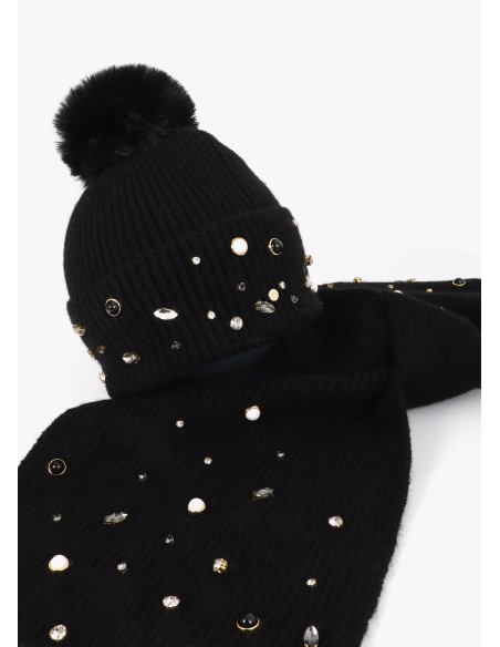 GORRO-PUNTO-PERLAS-CRISTALES-POMPÓN-LOLA-CASADEMUNT