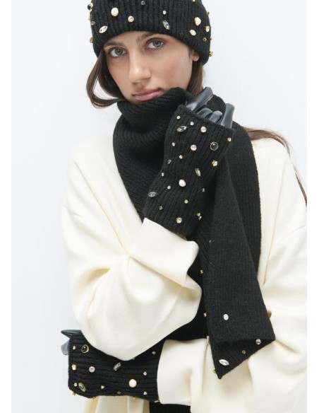 GUANTES-NEGROS-PERLAS-CRISTALES-PUNTO-ECO-CUERO-LOLA-CASADEMUNT
