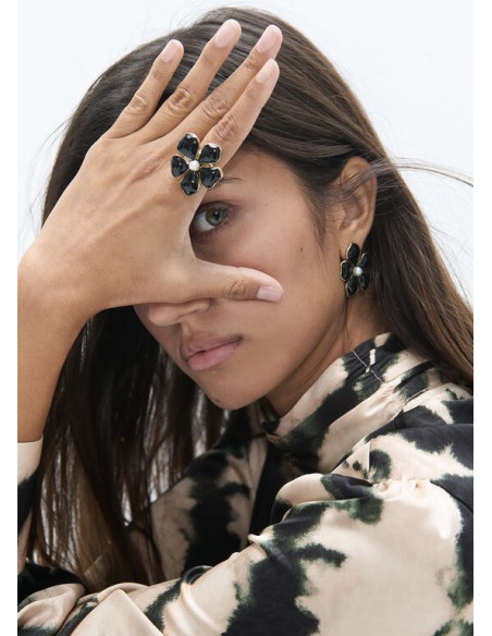 ANILLO-FLOR-LACADA-REGULABLE-PERLA-CENTRO-LOLA-CASADEMUNT