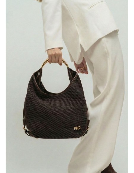 BOLSO-HOBO-TEXTURIZADO-ASA-METÁLICA-DORADA-COMPARTIMENTO-TRASERO-NOCO-COMPLEMENTOS